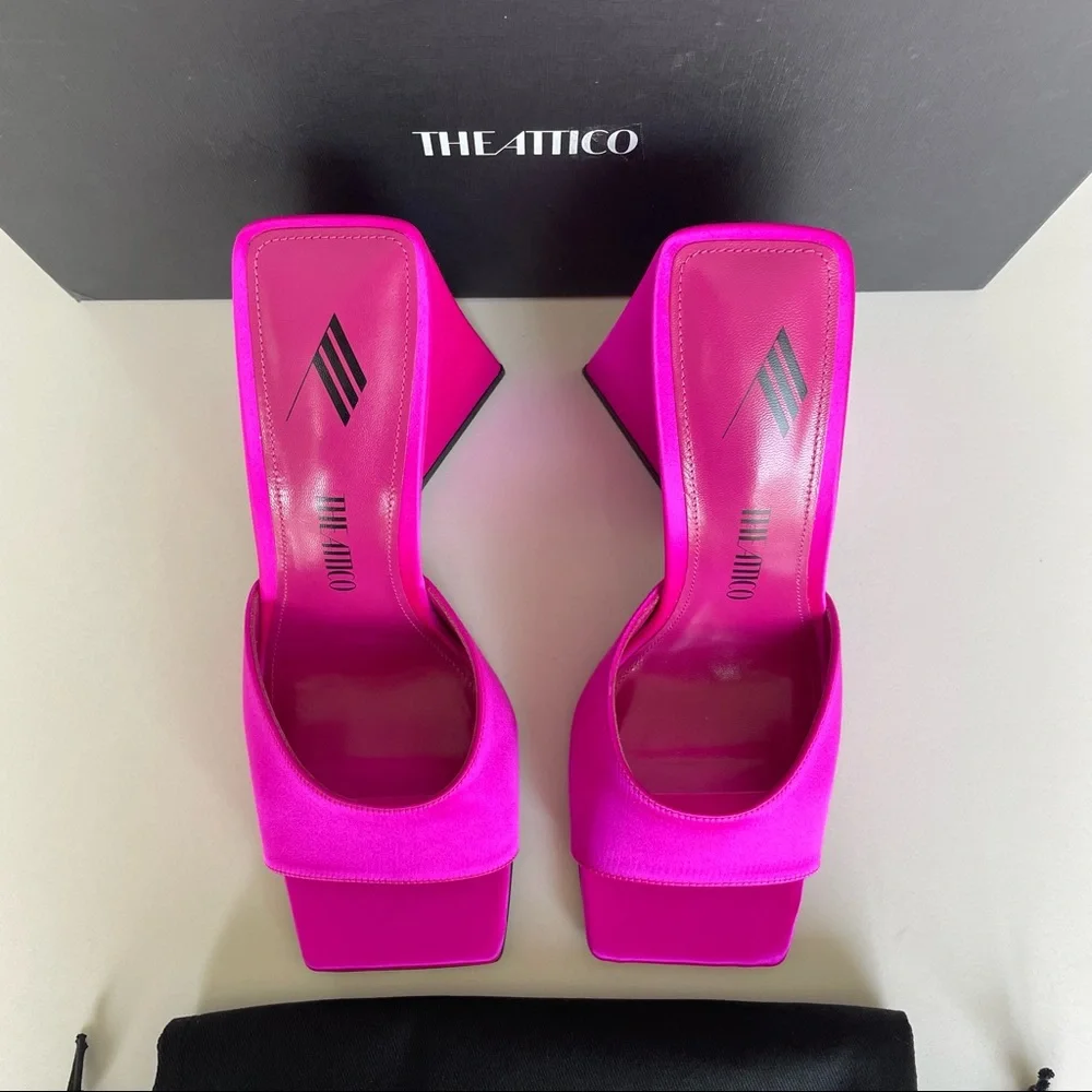 The Attico Devon Mule in Fuchsia - Picture 5 of 8